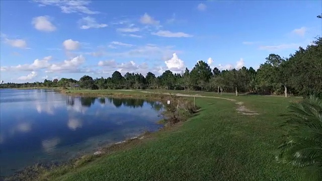 佛罗里达湖在夏天的鸟瞰图视频素材