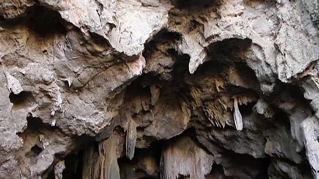 山洞里的寺庙视频素材