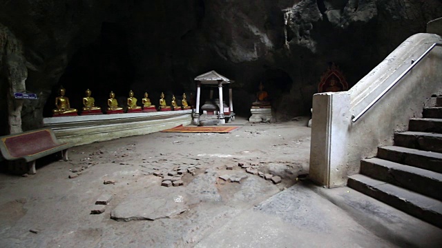 山洞里的寺庙视频素材