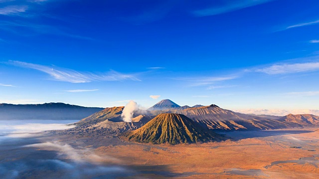 印度尼西亚东爪哇溴火山日出时的时间推移视频素材