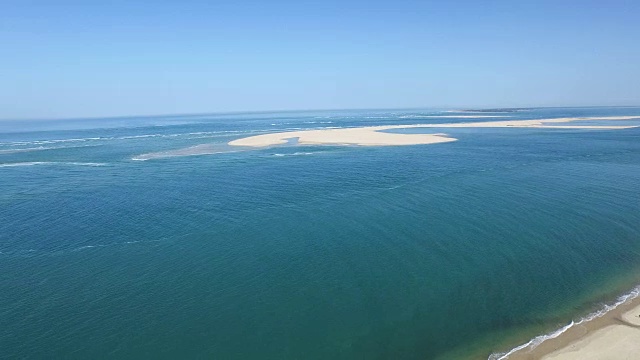 从空中俯瞰法国阿卡松的皮拉特沙丘视频素材