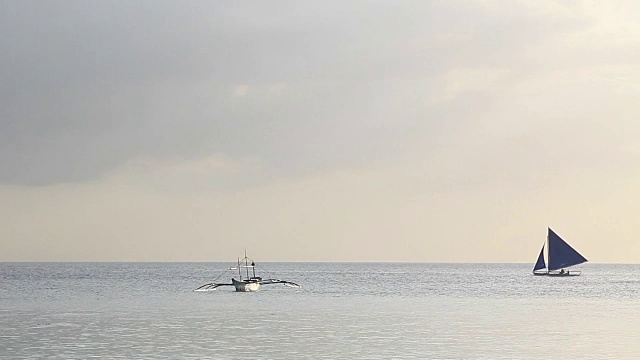 在海上相遇视频素材