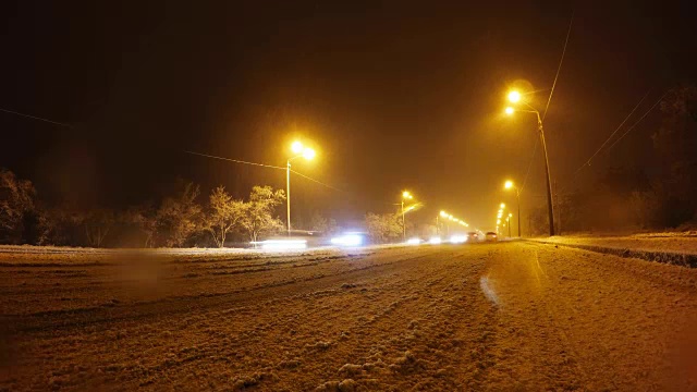 冬天夜晚城市道路的时间变化视频素材