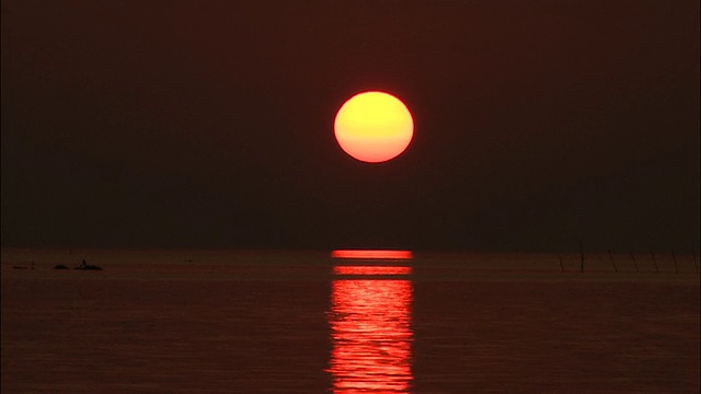 日本岛根县真二湖的夕阳视频素材