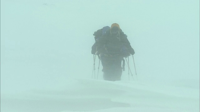 攀登者-北海道大榭山火山群的冬季视频素材