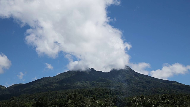 山川和天空的景观。Camiguin岛。视频素材