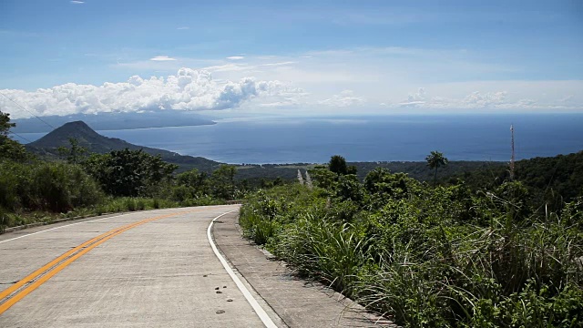 从山上看向大海和岛屿。视频素材