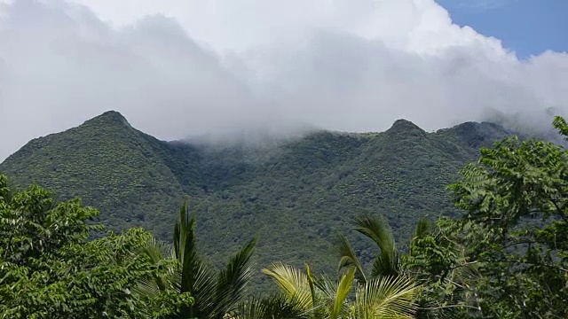 山川和天空的景观。Camiguin岛。视频素材