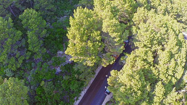 岛上的道路重铺Mljet，架空视频下载