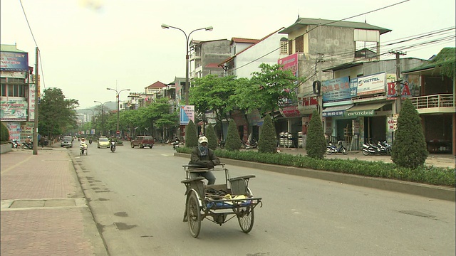 老街的街道:不太可能。视频素材