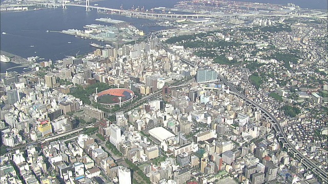 日本横滨，横滨体育场周围的建筑。视频素材