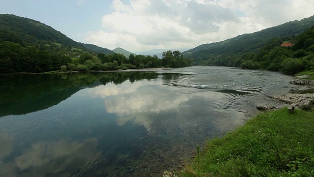 德里纳河河景观视频素材