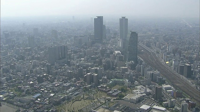 日本名古屋上空笼罩着薄雾。视频素材