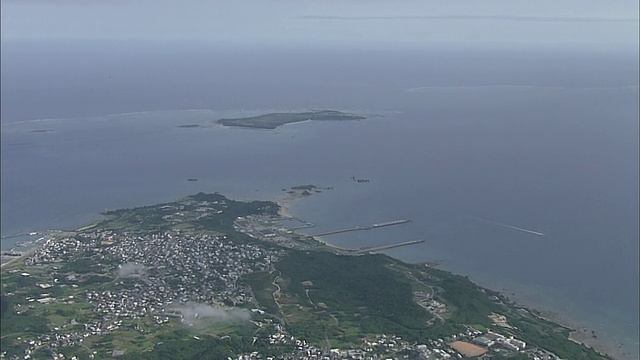 日本冲绳县的羽沼市上空笼罩着一层雾霾。视频素材