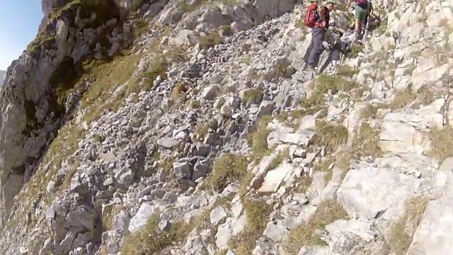 登山探险队，在希腊的奥林匹斯山登山视频素材