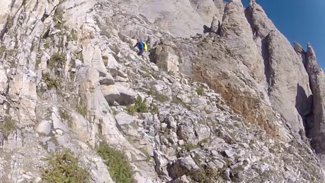 登山探险队，在希腊的奥林匹斯山登山视频素材