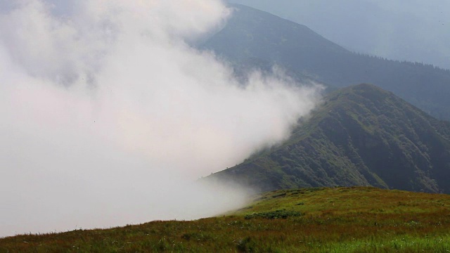 山脉和山谷的景色视频素材