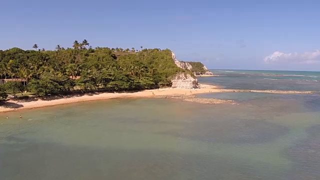 飞艇在海面上飞舞。视频下载