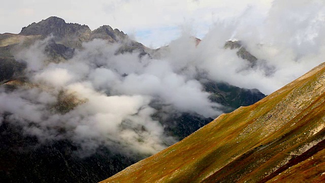 山脉和山谷的景色视频素材