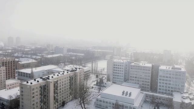 冬季天气在城市，城市下雪的背景视频素材