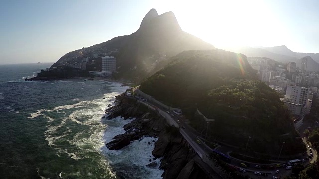 Dois山的鸟瞰图Irmãos，里约热内卢de Janeiro，巴西视频素材