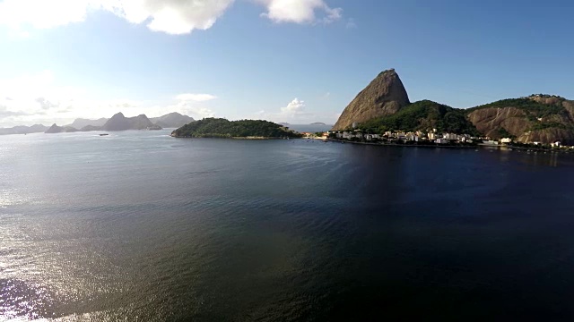 鸟瞰图Pão de Açucar和博塔佛戈湾在里约热内卢de里约热内卢，巴西视频素材