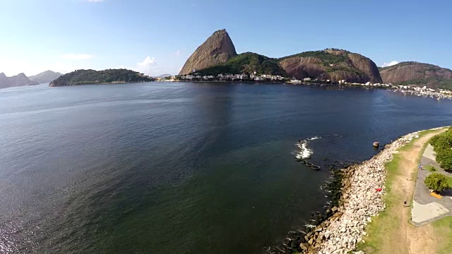 鸟瞰图Pão de Açucar和博塔佛戈湾在里约热内卢de里约热内卢，巴西视频下载