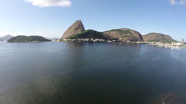 鸟瞰图Pão de Açucar和博塔佛戈湾在里约热内卢de里约热内卢，巴西视频素材