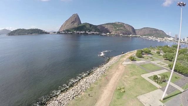 鸟瞰图Pão de Açucar和博塔佛戈湾在里约热内卢de里约热内卢，巴西视频素材