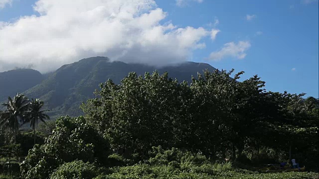 山川和天空的景观。Camiguin岛视频素材