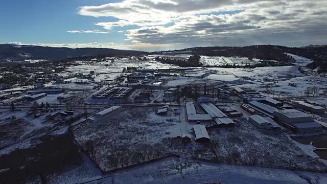 山村及工业区冬季鸟瞰图3视频素材