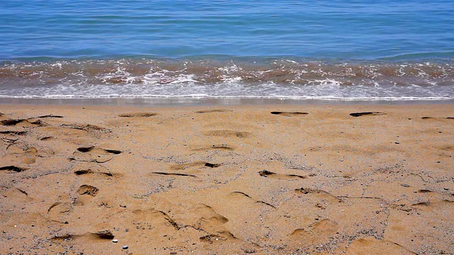 沙滩上的海浪视频下载