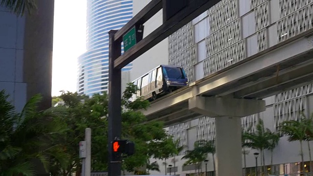 美国迈阿密夏日市中心地铁货车4k佛罗里达视频素材