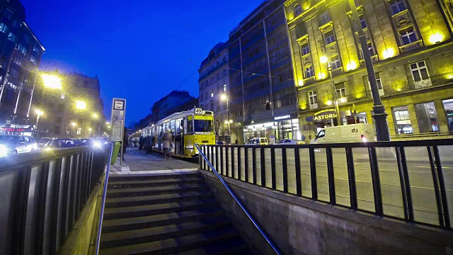 夜晚的城市道路视频素材