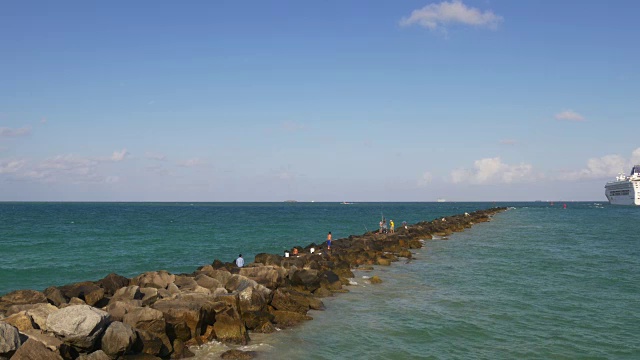 美国日岩石码头邮轮迈阿密南海滩全景4k佛罗里达视频素材