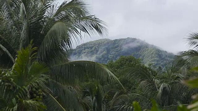 山川和天空的景观。Camiguin岛视频素材