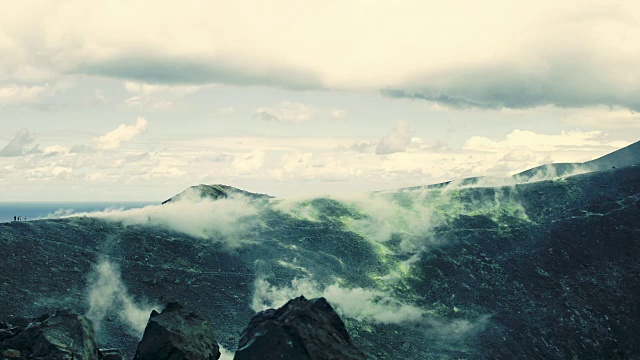 火山，埃奥利岛在西西里，意大利:火山口，蒸汽，地质，岩石视频素材