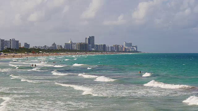 美国夏日海浪迈阿密南部海滩全景4k视频素材