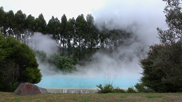 4K:天然温泉地热温泉蒸视频素材