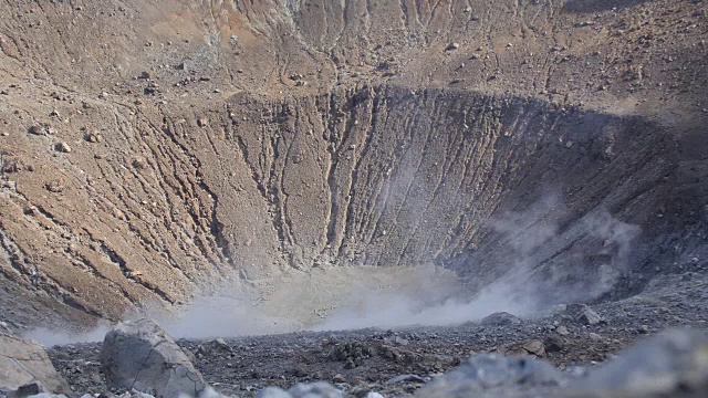 意大利的火山岛:西西里岛，墨西拿埃奥利岛，利帕里岛视频素材