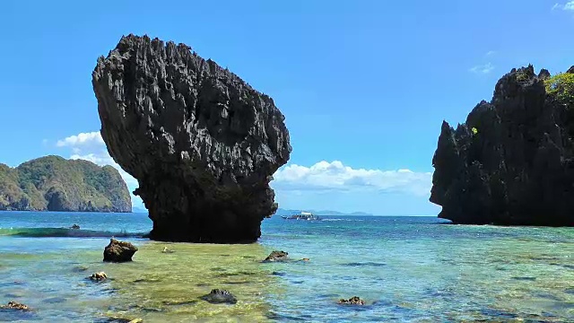 热带海滩和山地岛屿视频素材