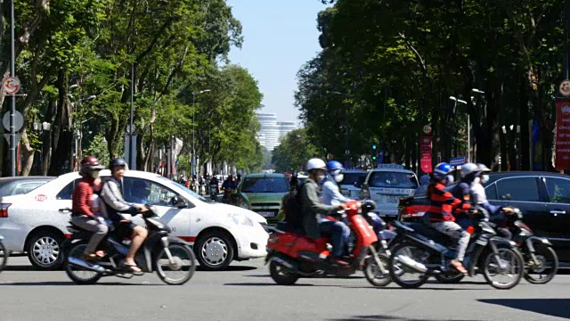 胡志明/西贡，越南- 2015年11月:亚洲街头的人们视频素材