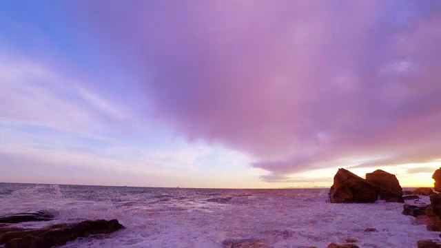 海上多云的日落天空。视频素材