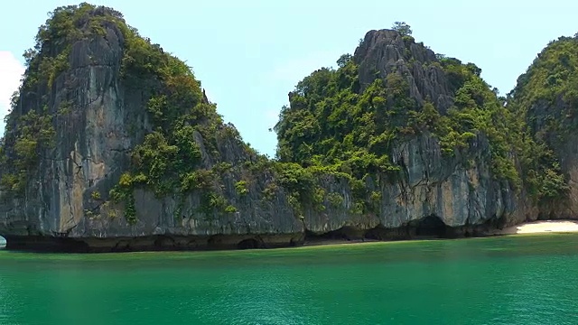 下龙湾的岛屿视频素材