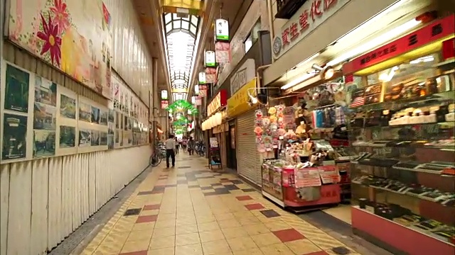 观点;日本大阪购物中心横厅视频素材