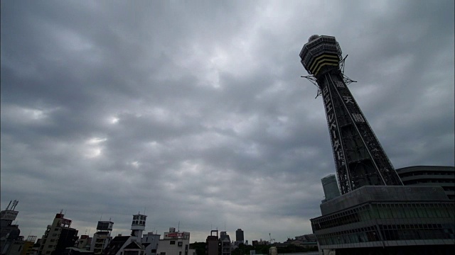 延时拍摄，Tsutenkaku塔上空视频素材