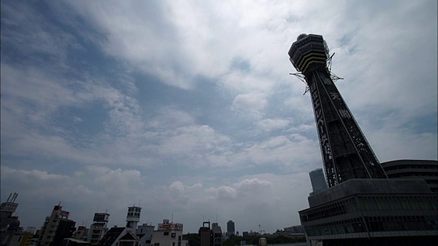 延时拍摄，Tsutenkaku塔上空视频素材