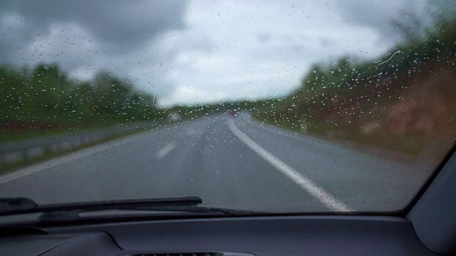 雨中之旅视频素材