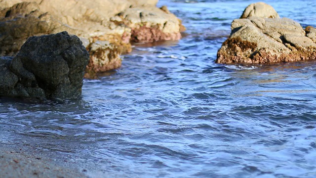 海边的海岩视频素材