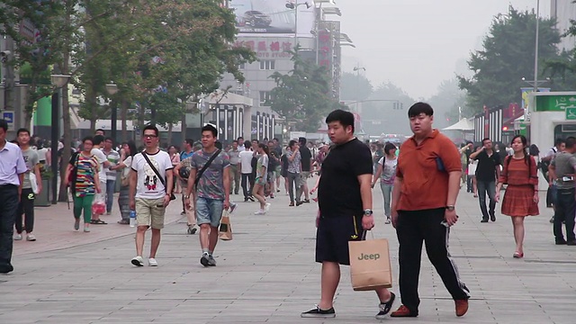 王府井白天的街景。高清。视频下载